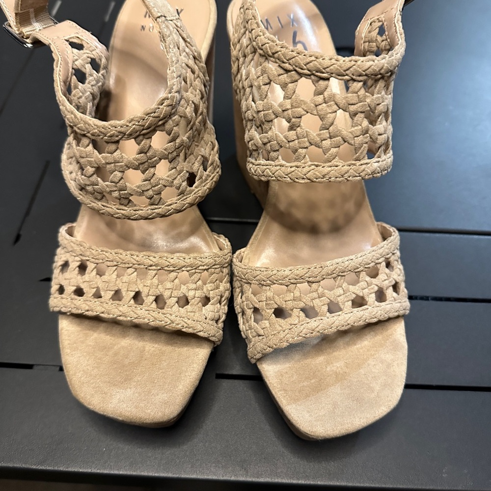 9. On Xiw Beige wedges sandal size 9, heels 3.5”. very good condition.